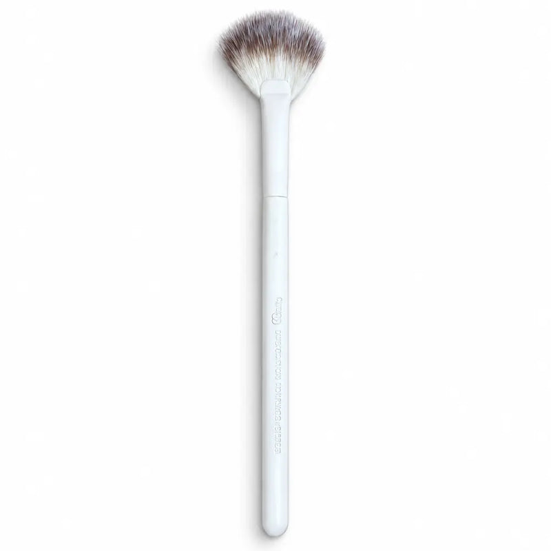 Fan Highlighter Brush - White Handle - 017