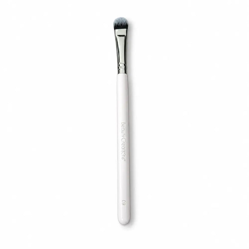 Beauty Creations 09 Flat Concealer/Eyeshadow Brush - White Handle Silver Ferrule - 108