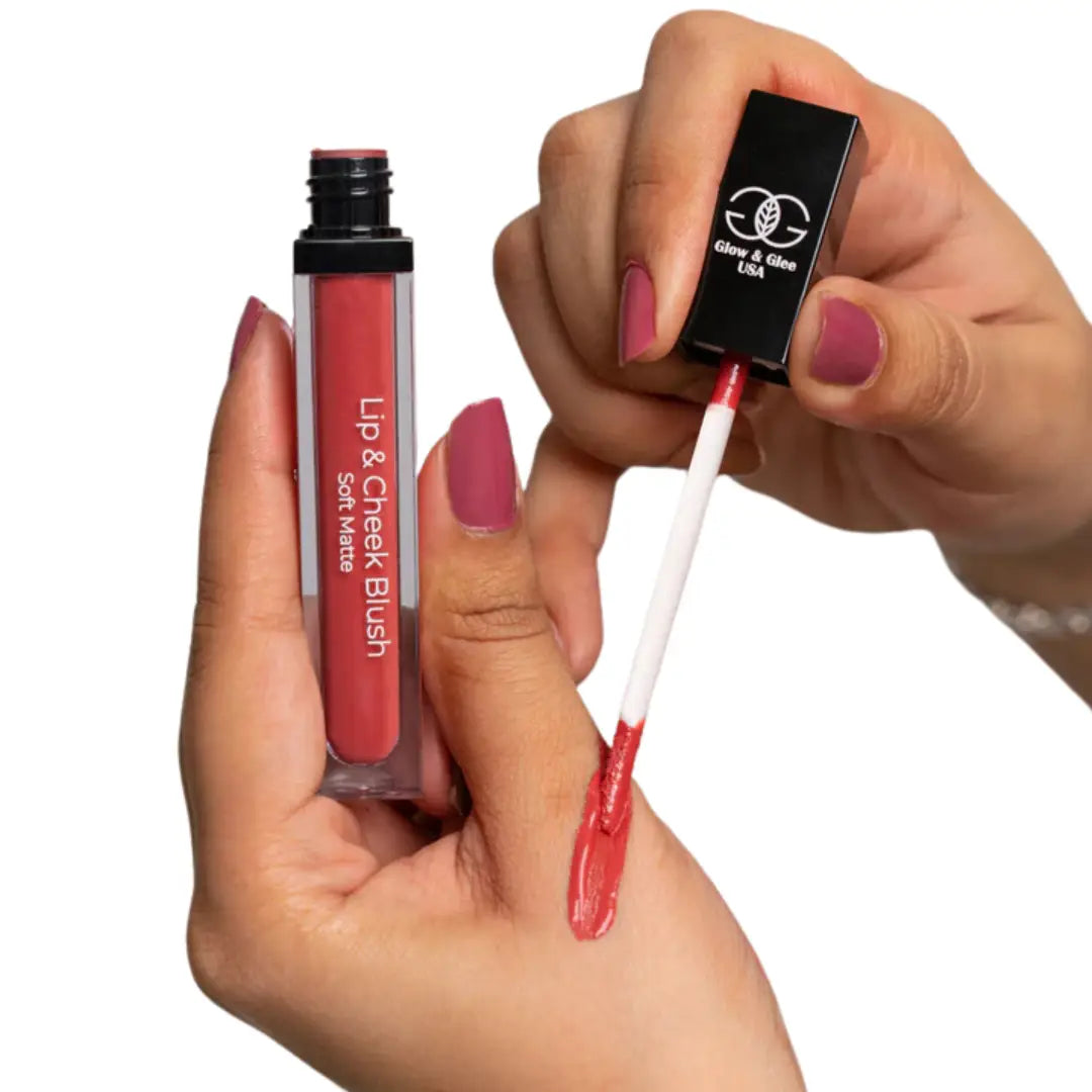 Glow and Glee 312 Couple Kiss Lip Gloss - Perfect Color & Shine for Every Occasion – Available in Pakistan